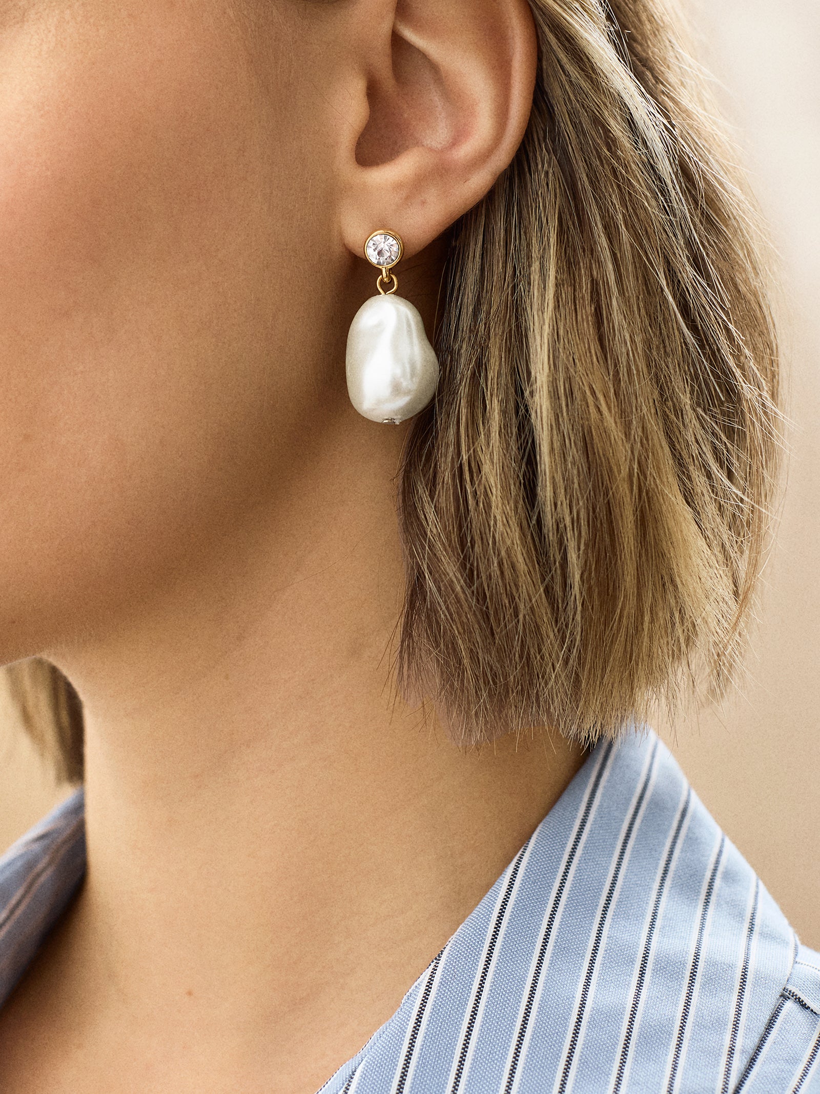 Elizabeth Earrings - White - Image 2